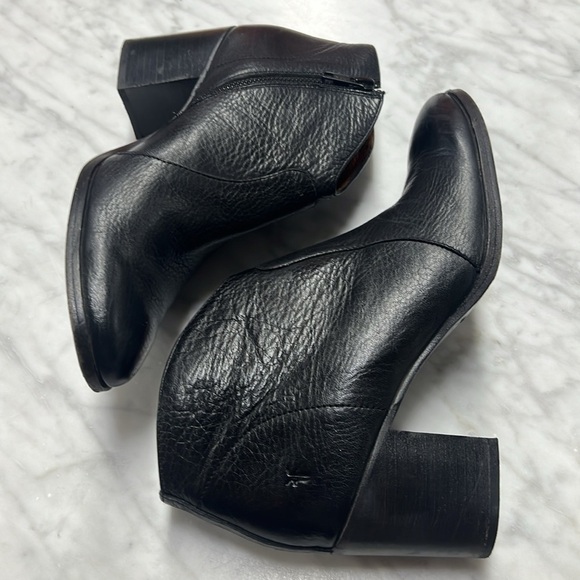 Frye Black Leather Nora Zip Short Ankle Bootie Size 9 - Picture 7 of 12